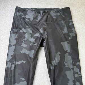 prAna Women’s Leggings Large Black Gray Camo Recycled Eco Yoga Pants Pockets
